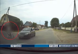Не спешился – попал под колёса: в Бобруйске случилось ДТП с участием подростка-велосипедиста