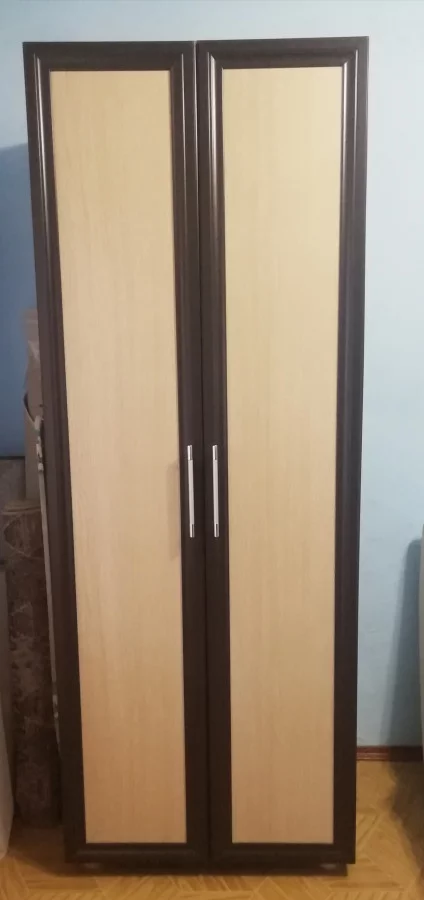 Шкаф двухстворчатый, 130 руб
