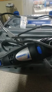 Дремель в кейсе.300р