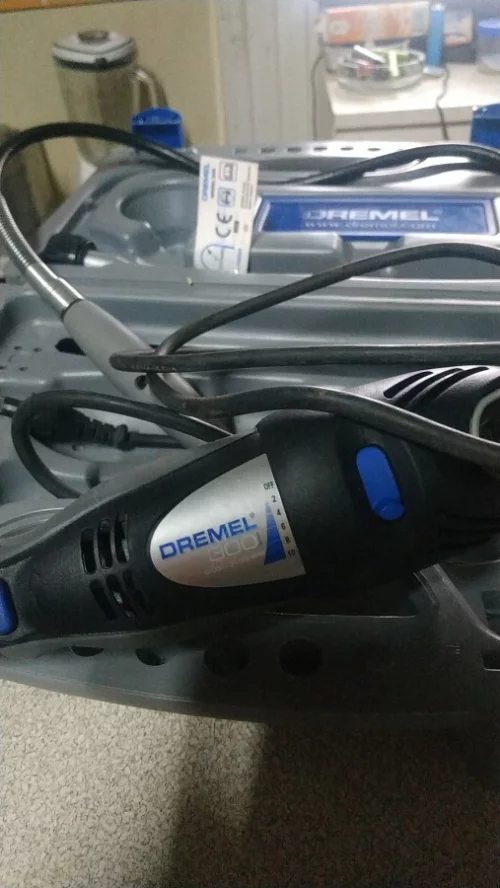 Дремель в кейсе.300р