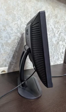 ЖК монитор DELL 17