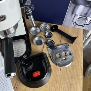 Кофеварка DeLonghi Dedica EC685.W