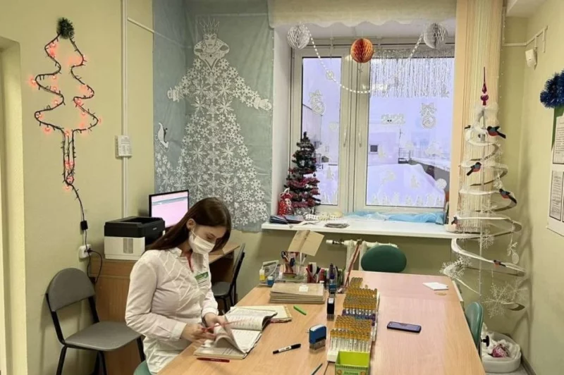 Минздравом утвержден график работы поликлиник и больниц в праздничные дни