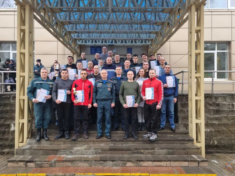 В огонь и в воду: в Бобруйске прошли соревнования по плаванию среди работников ОПЧС области