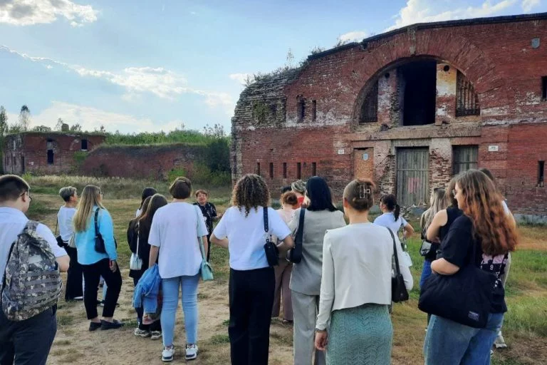 Экскурсию для молодых медработников организовали в Бобруйске