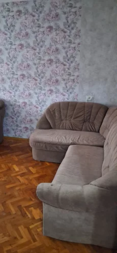2 х комнатную квартиру на длительный срок