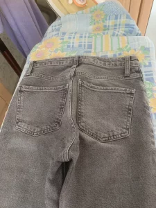 Продам женские фирменные джинсы