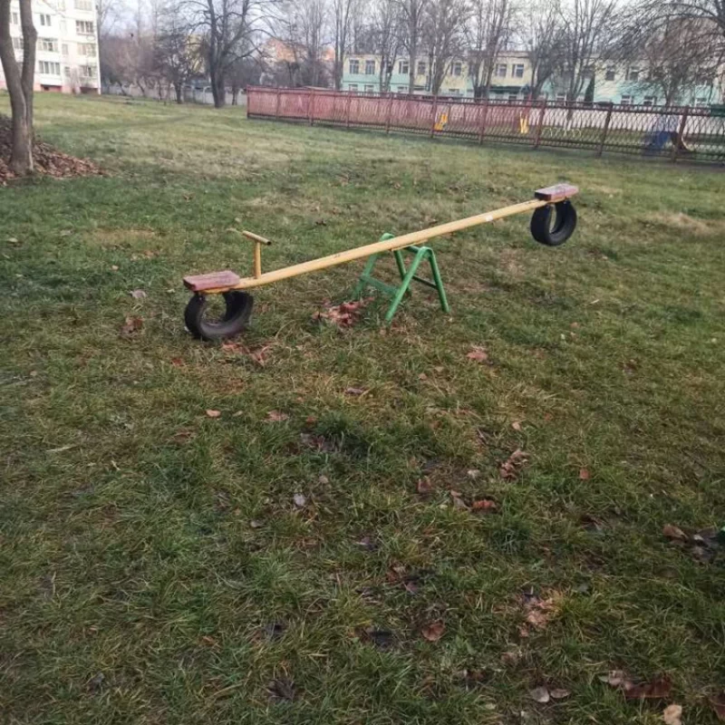 А за что держаться другому?