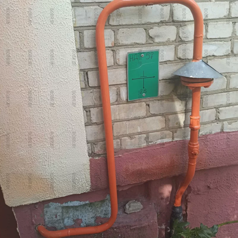 Газовые трубы уже красят по новым нормам в оранжевый? Что-то новенькое