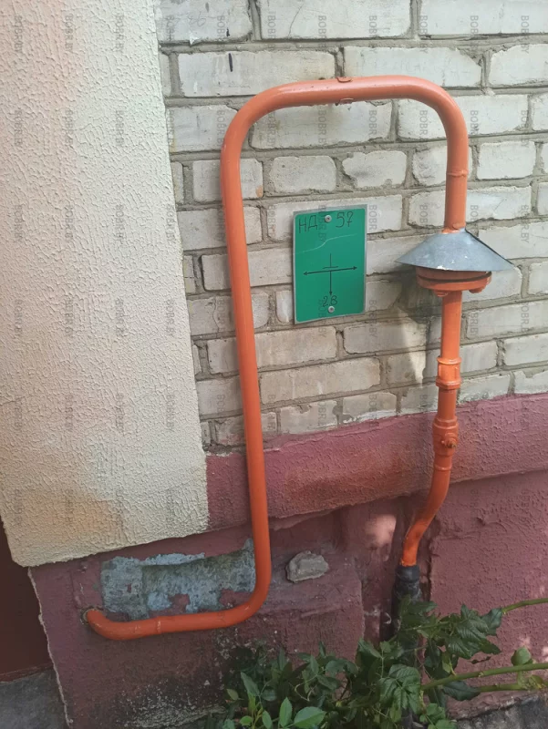 Газовые трубы уже красят по новым нормам в оранжевый? Что-то новенькое