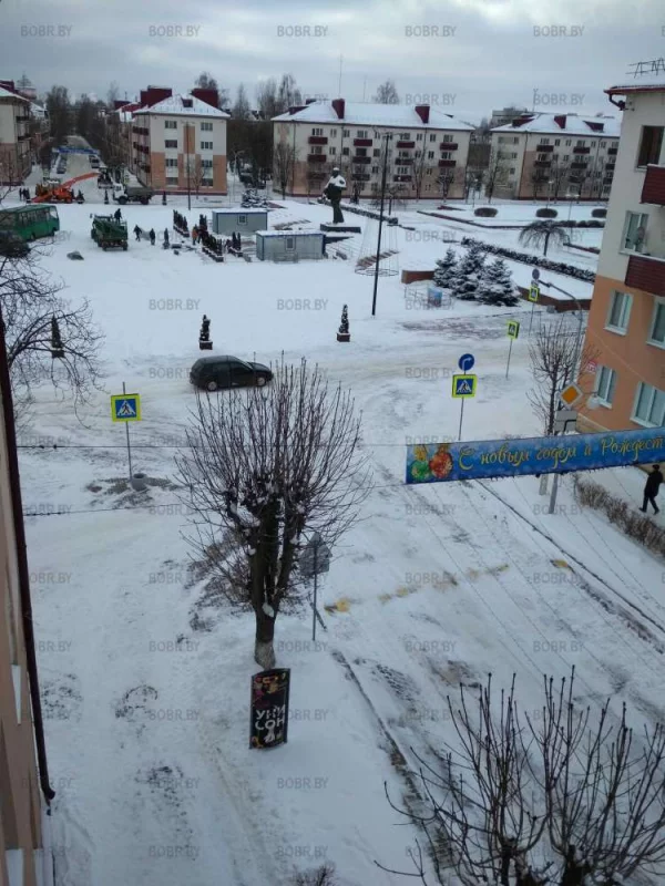 На площади разбирают сцену