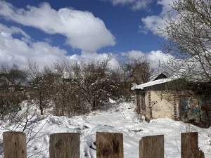 Участок с ветхим домом