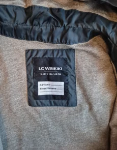 Ветровка фирмы LC WAIKIKI на рост 134-140 см