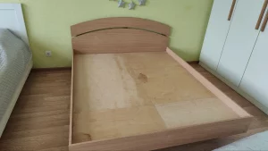 Двуспальная кровать с матрасом