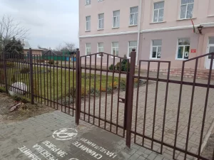 Монтажник заборов