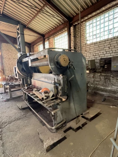 Гильотинные ножницы