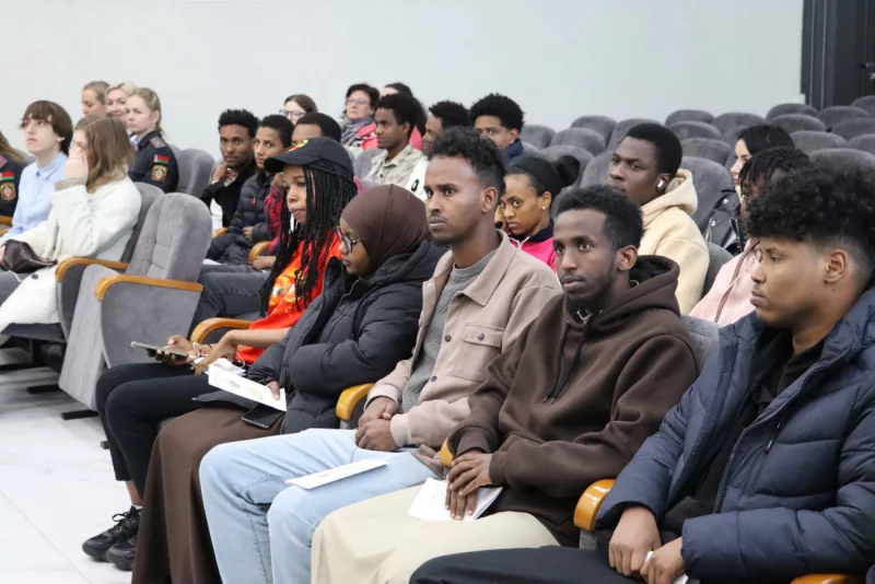 Бобруйские милиционеры встретились с иностранными студентами