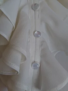 Блузка  нарядная с воланами