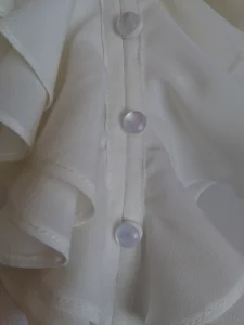 Блузка  нарядная с воланами