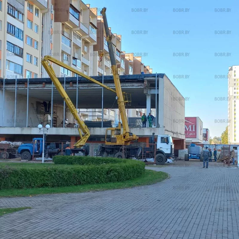 Корона строится
