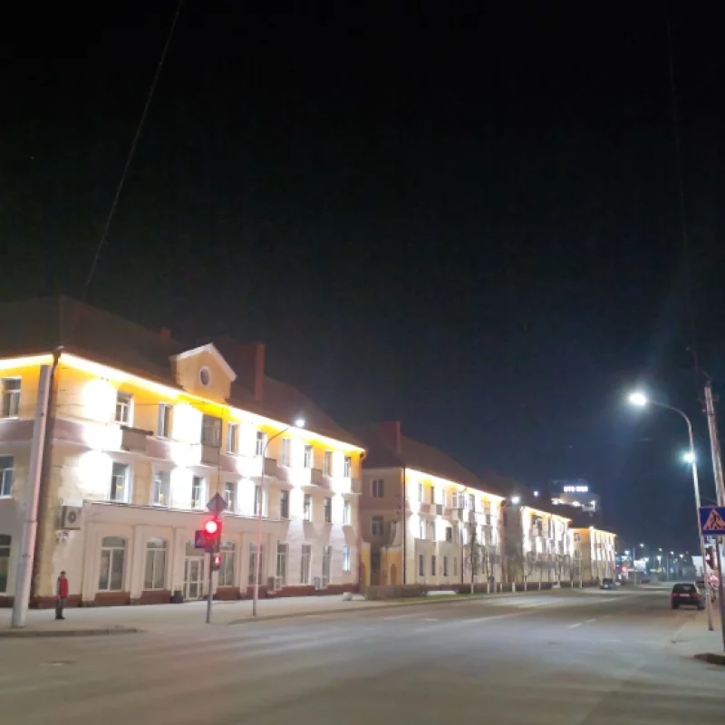 Красивая ночная подсветка домов на улице Минской