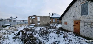 Участок с начатым строительством