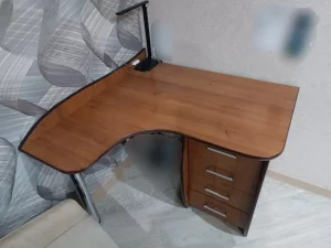 Угловой шкаф и стол