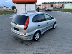 Nissan Almera Tino
