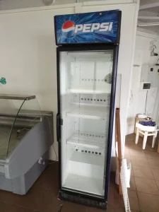 Холодильный шкаф