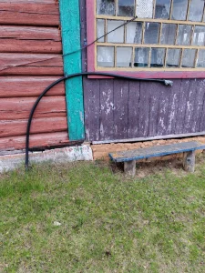 Добротный дом с хоз. постройками