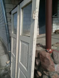 Межкомнатные двери со стеклом, левая и правая