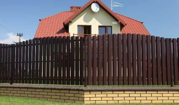 Виды и покрытия металлического штакетника