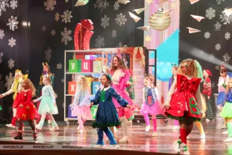 Новогоднее чудо для Виталины из Бобруйска: первое участие в областном празднике