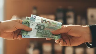 Мошенник из Бобруйска обманул девять человек на 178 000 рублей, рассказывая о болезнях жены и детей