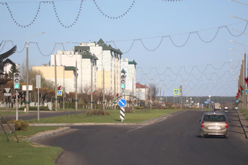 Новый светофор на повороте к Этажерке заработал. Фото, видео