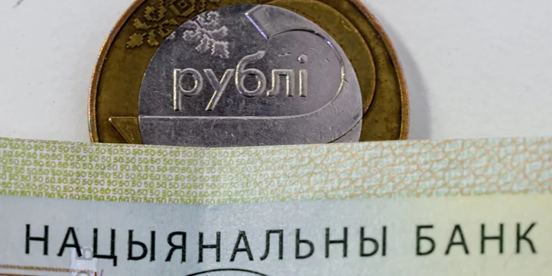 Стоит ли сегодня идти в обменник? Курсы понедельника