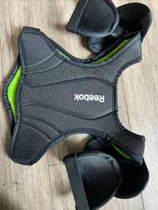 Нагрудник хоккейный