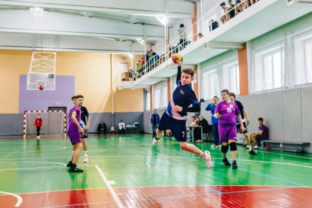 Гандбольные баталии в Бобруйске: результаты первого дня второго этапа ZUBR CUP в Дивизионе II