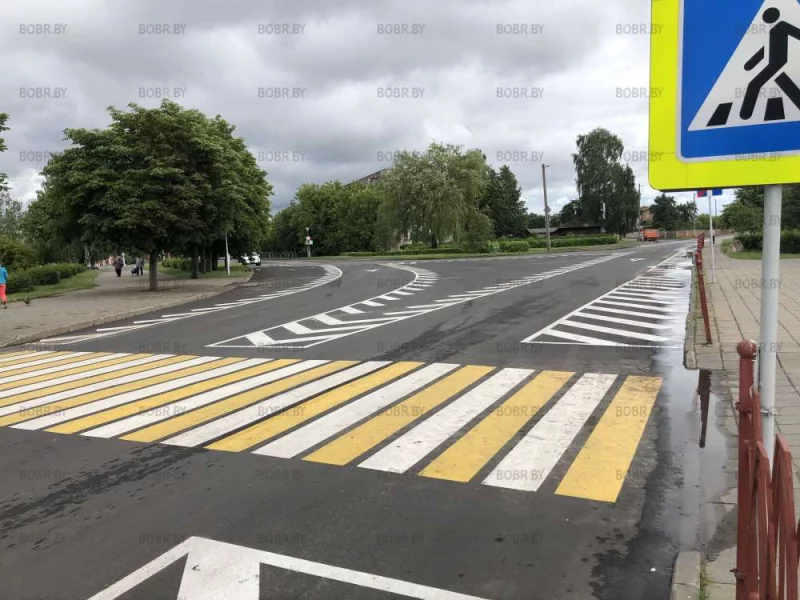 Около вокзала новая разметка. И убрали один пешеходный переход