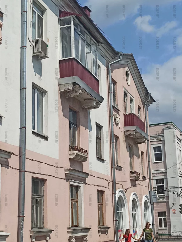 Опасные балконы близко..