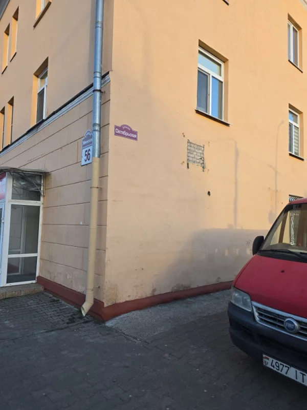 Интересно, а кто-то будет отвечать за фасад испорченный кондиционером? или это прямо останется надолго или может это демонстрация старинного кирпича?