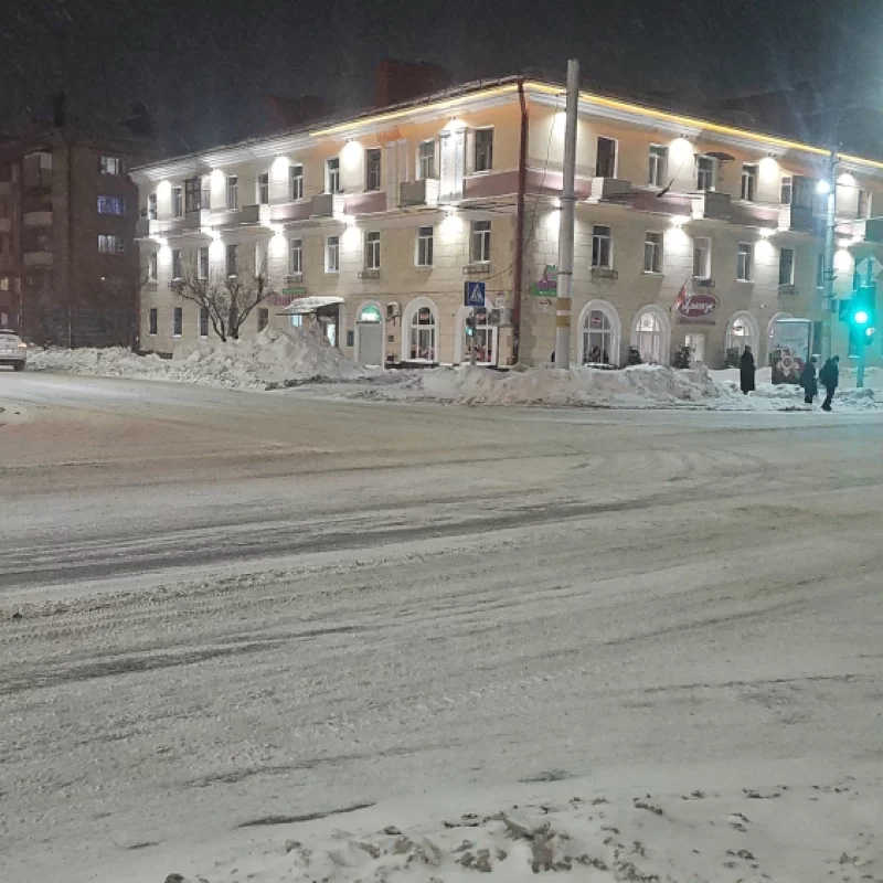 Опять снегопад заметает дороги и тротуары