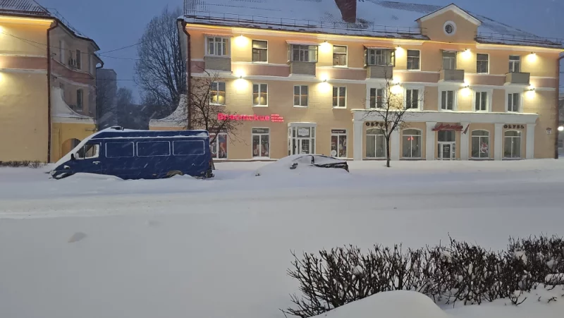 И о чем думают люди, когда паркуются вдоль проезжей части перед снежной бурей?