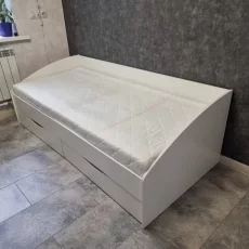 Кровать с матрасом