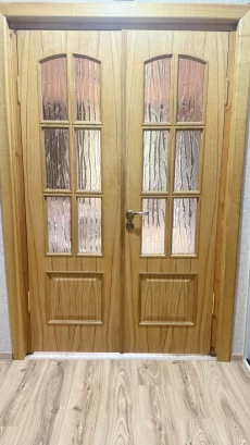 Двери б/у комплект из пяти штук массив ФандоК