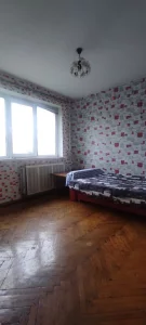 Трёхкомнатная квартира на ул. Крылова, дом 3