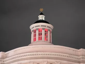 Башенка, гори! Как подсветили башенку гостиницы «Бобруйск». Фотофакт