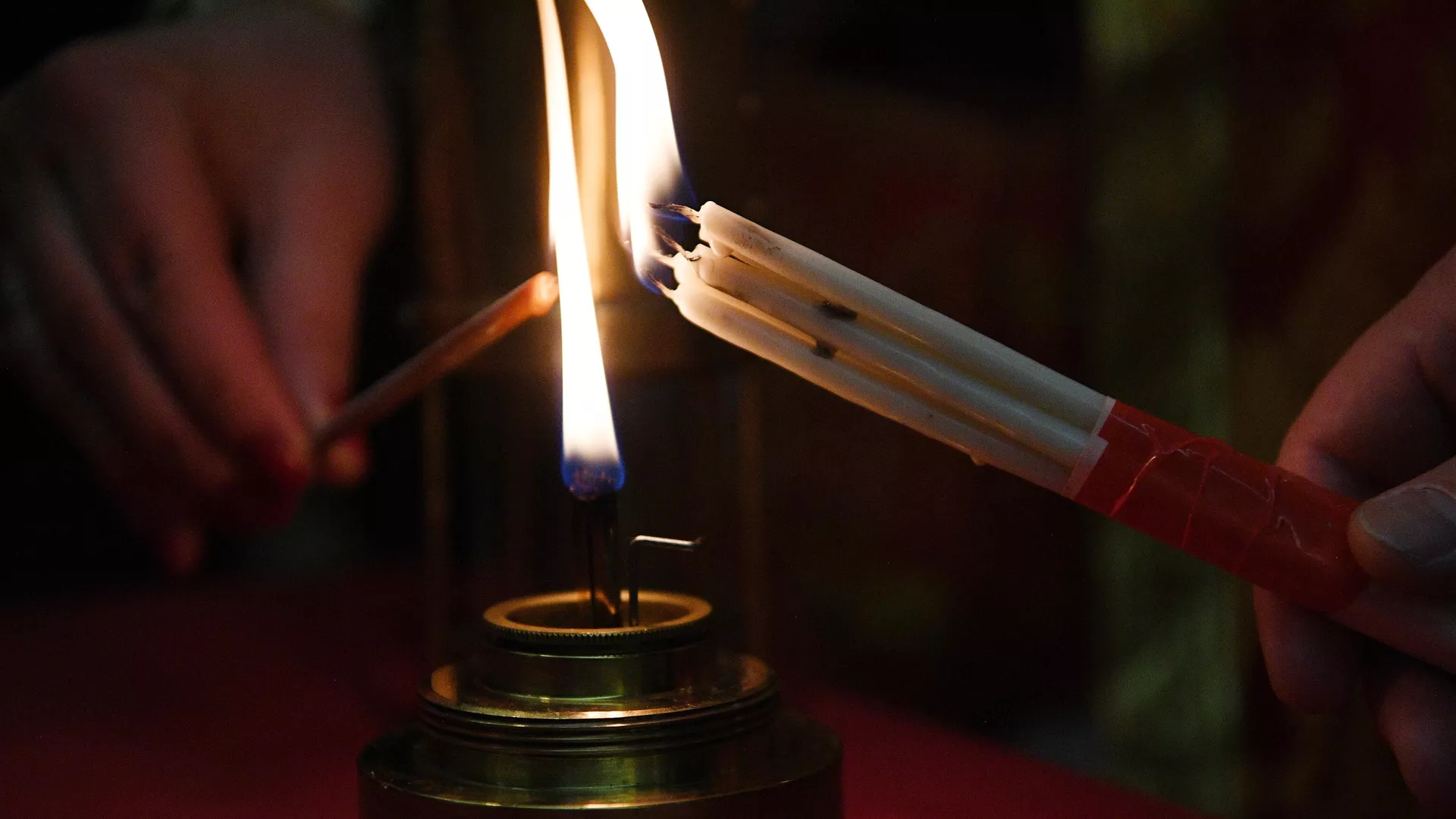 Благодатный огонь доставят в Беларусь 12 апреля