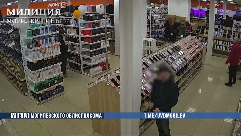 Безработный бобруйчанин украл телефон из магазина