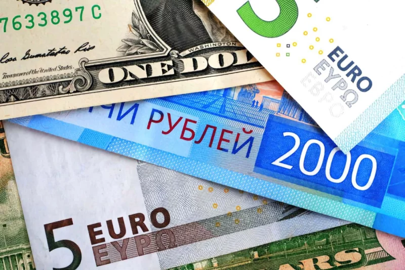 У евро минус 4 копейки. Чем удивляли валюты сегодня?